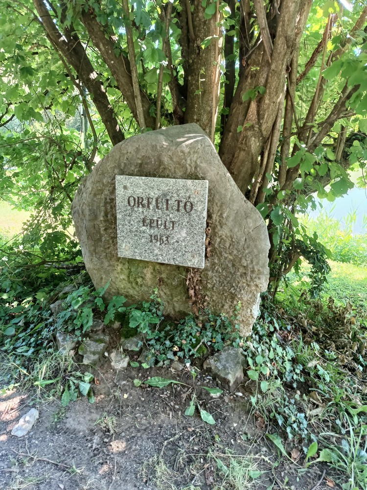 orfui to epites emlekko