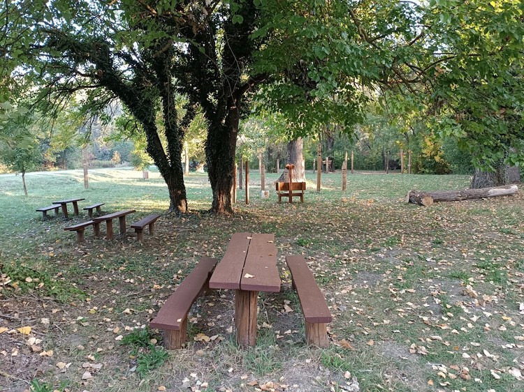 madar emlekpark